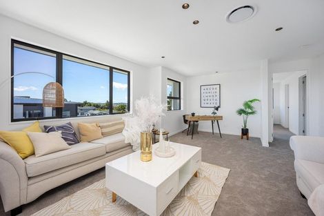 Photo of property in 15 Dulcie Way, Orewa, 0931