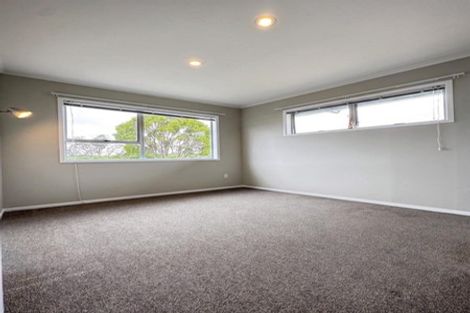 Photo of property in 18 Maroubra Place, Botany Downs, Auckland, 2010