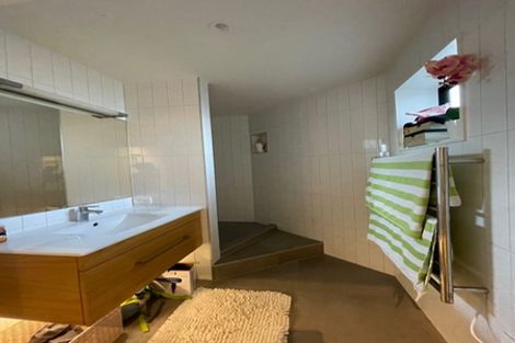 Photo of property in 2/1 Commodore Parry Road, Castor Bay, Auckland, 0620