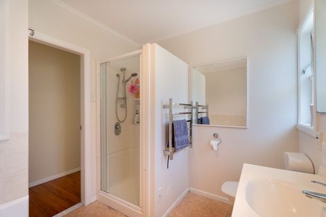 Photo of property in 37 Hampton Hill Road, Tawa, Wellington, 5028