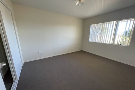 Photo of property in 1/242 Great North Road, Henderson, Auckland, 0612
