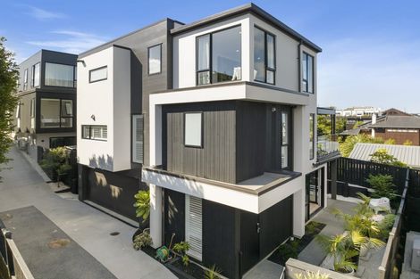 Photo of property in 18a Marama Street, Castor Bay, Auckland, 0620
