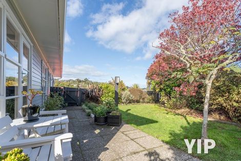Photo of property in 36 Batchelor Street, Newlands, Wellington, 6037