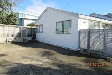 Photo of property in 53 Knights Road, Rothesay Bay, Auckland, 0630