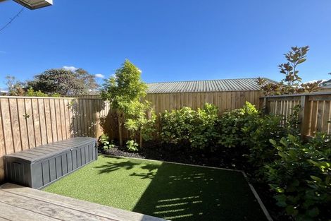 Photo of property in 27d Dawnhaven Drive, Te Atatu Peninsula, Auckland, 0610