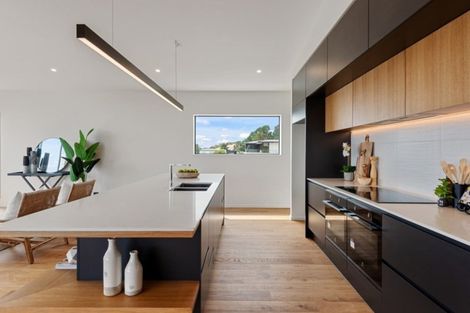 Photo of property in 2 Bluewater View, Mount Pleasant, Christchurch, 8081