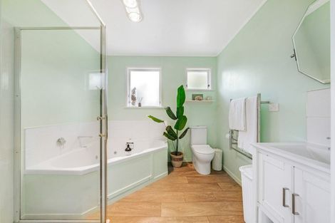 Photo of property in 92 Awaruku Road, Torbay, Auckland, 0630