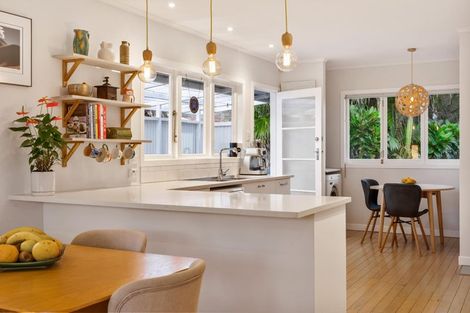 Photo of property in 9 Devon Street, Te Atatu South, Auckland, 0610