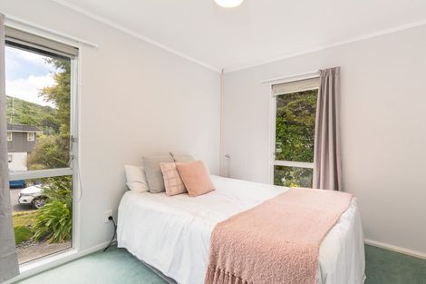 Photo of property in 18 Greyfriars Crescent, Tawa, Wellington, 5028