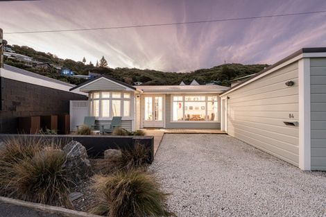 Photo of property in 84 The Esplanade, Houghton Bay, Wellington, 6023
