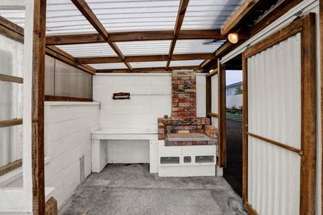 Photo of property in 81 Omata Road, Marfell, New Plymouth, 4310