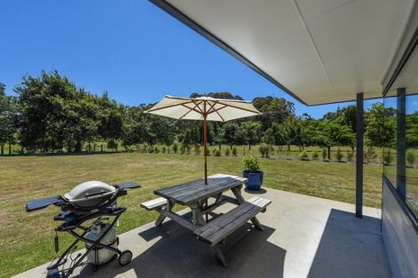 Photo of property in 11 Horton Road, Tasman, Upper Moutere, 7173