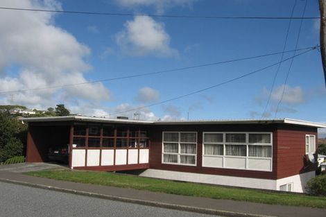 Photo of property in 17 Longcroft Terrace, Newlands, Wellington, 6037