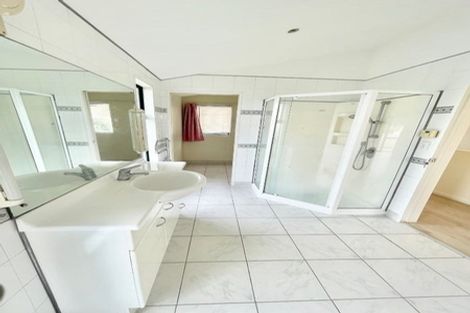 Photo of property in 1/881 East Coast Road, Northcross, Auckland, 0632