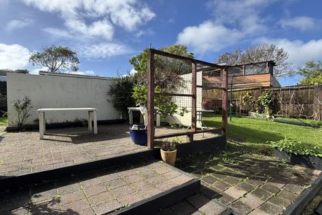 Photo of property in 4 Cushla Place, Massey, Auckland, 0614