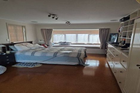 Photo of property in 547 Glenfield Road, Glenfield, Auckland, 0629