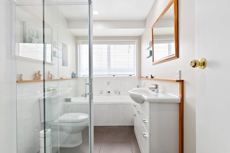 Photo of property in 28 Mccracken Avenue, Hillcrest, Hamilton, 3216