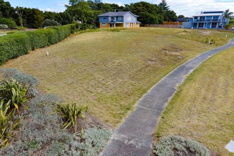 Photo of property in 19 Karoro Road, One Tree Point, 0118