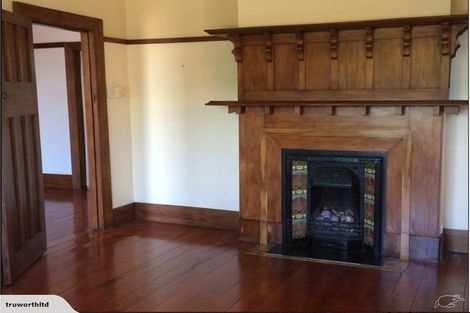 Photo of property in 2/4 Marine Terrace, Bayswater, Auckland, 0622