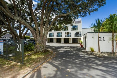 Photo of property in 2/21 Clifton Road, Hauraki, Auckland, 0622