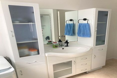 Photo of property in 5 Colin Wild Place, Glenfield, Auckland, 0629