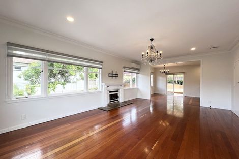 Photo of property in 1/132 Nile Road, Milford, Auckland, 0620