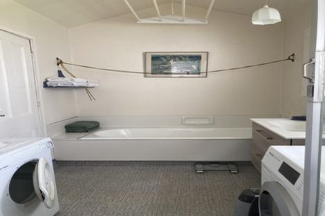 Photo of property in 28 Apuka Street, Brooklyn, Wellington, 6021