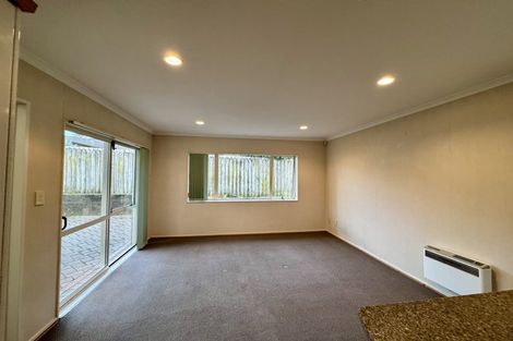 Photo of property in 24 Lissleton Drive, East Tamaki, Auckland, 2013