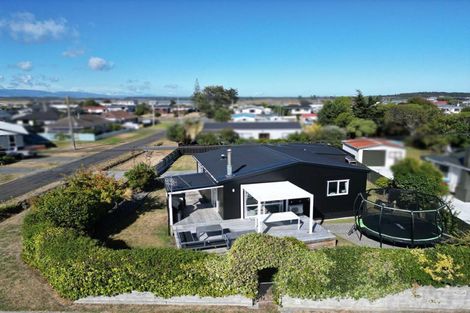 Photo of property in 8a Te Awa Street, Foxton Beach, Foxton, 4815
