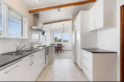 Photo of property in 19 Carole Crescent, Pakuranga, Auckland, 2010