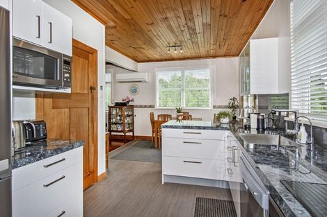 Photo of property in 37 Pahi Road, Paparoa, 0571