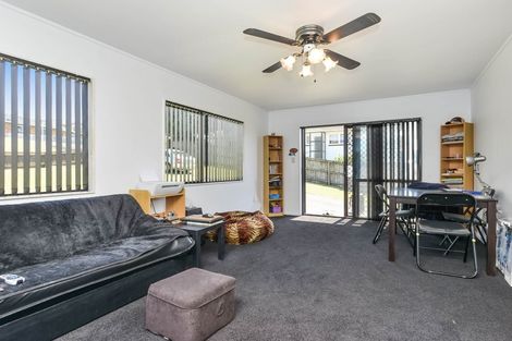Photo of property in 236 Triangle Road, Massey, Auckland, 0614