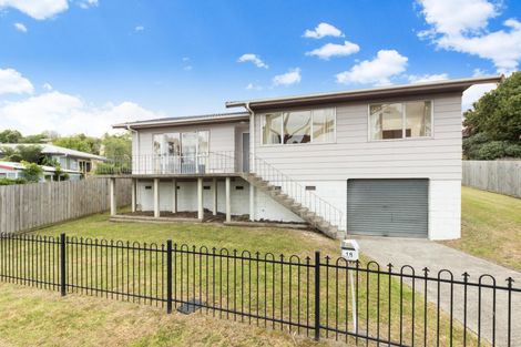 Photo of property in 18 St Catherine Crescent, West Harbour, Auckland, 0618