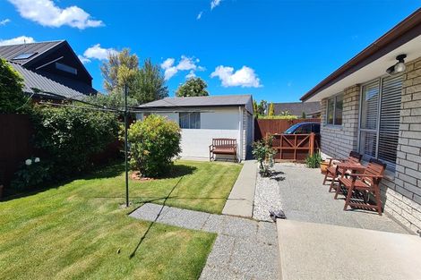 Photo of property in 2/8 Camrose Place, Ilam, Christchurch, 8041