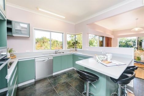 Photo of property in 24 La Lena Grove, Fitzherbert, Palmerston North, 4410