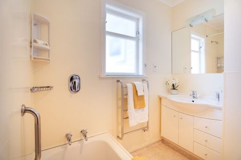 Photo of property in 25 Baylands Drive, Newlands, Wellington, 6037