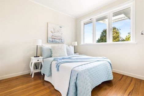 Photo of property in 122 Matipo Road, Te Atatu Peninsula, Auckland, 0610