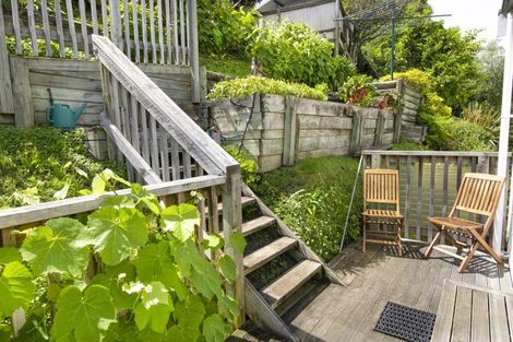 Photo of property in 21 Burns Road, Hospital Hill, Napier, 4110