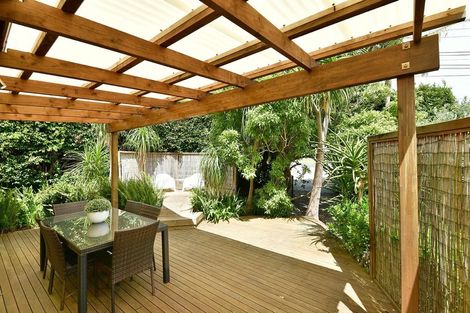 Photo of property in 45 Tindalls Bay Road, Tindalls Beach, Whangaparaoa, 0930