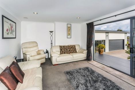 Photo of property in 19 Basin Place, Pukekohe, 2120