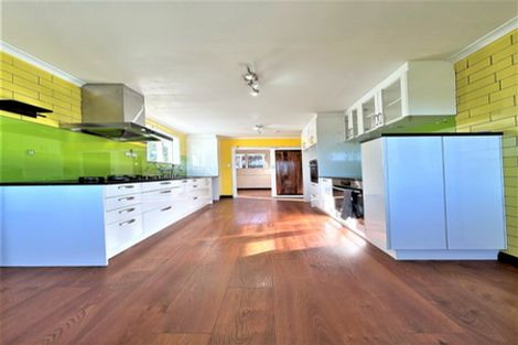 Photo of property in 2/24 Holbrook Street, Blockhouse Bay, Auckland, 0600