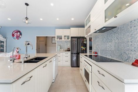 Photo of property in 17 Te Hoe Grove, Pinehill, Auckland, 0632