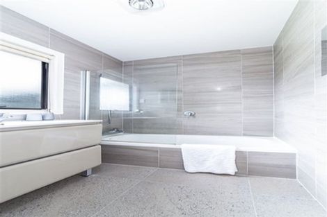 Photo of property in 30 Silverstone Place, Henderson, Auckland, 0612