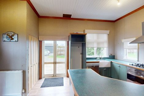 Photo of property in 215 Bridge Street, Bulls, 4818