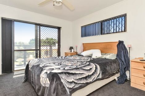 Photo of property in 236 Triangle Road, Massey, Auckland, 0614