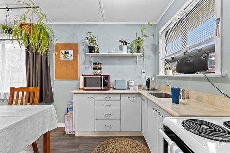 Photo of property in 8 Omori Place, Castlecliff, Whanganui, 4501