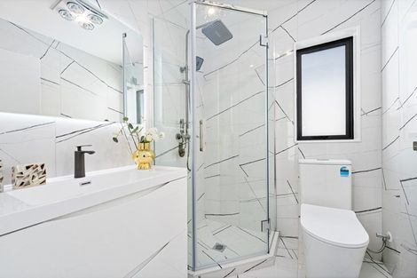 Photo of property in 21b Barron Drive, Green Bay, Auckland, 0604