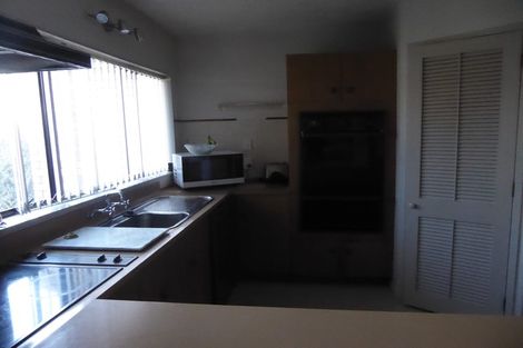 Photo of property in 15 Bosnyak Drive, Te Atatu South, Auckland, 0610