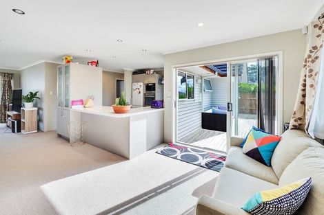 Photo of property in 11 Mural Place, Greenhithe, Auckland, 0632