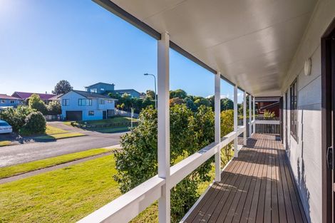 Photo of property in 66 Queens Road, Waikanae Beach, Waikanae, 5036